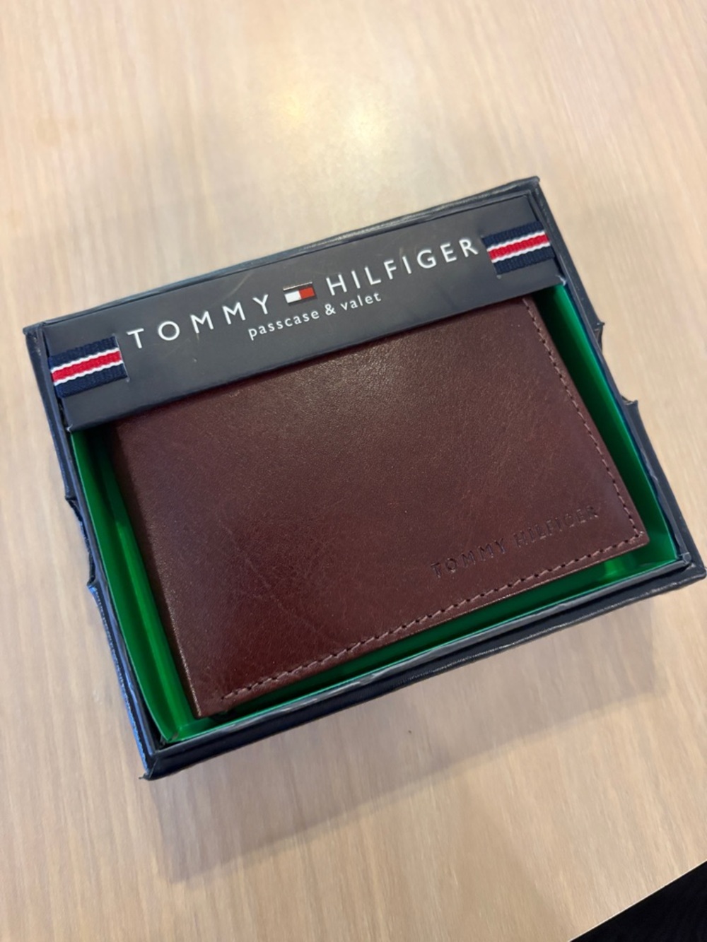 NWT! Tommy Hilfiger Brown Leather Passcase & Valet Wallet